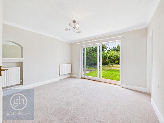 4 Bedroom Detached House To Rent In Manor Close, Ruislip, HA4