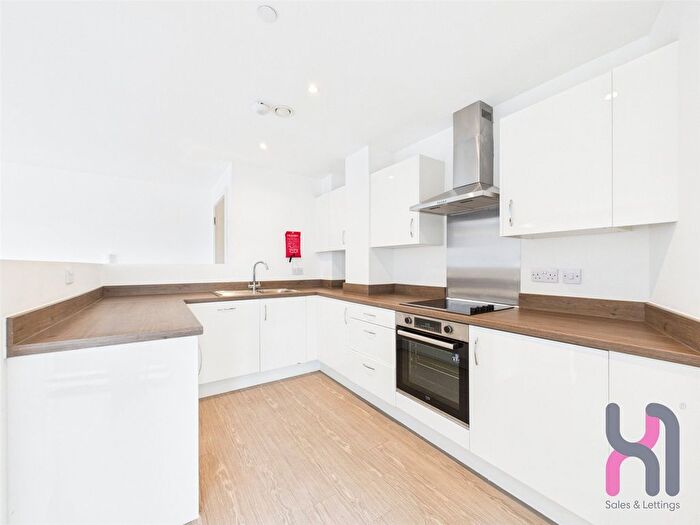 3 Bedroom Flat To Rent In The Landmark, Oldfield Road, Salford, M5