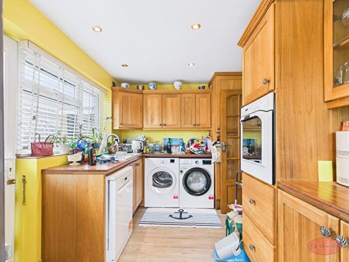 2 Bedroom Detached Bungalow For Sale In Mountbatten Close, Christchurch, BH23