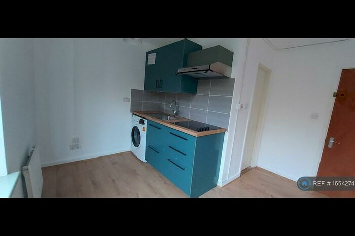 Studio To Rent In Nowel Road, London, SW13