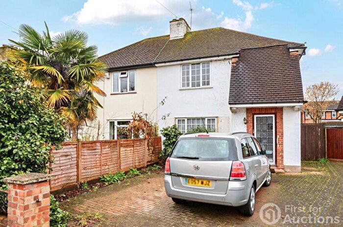 3 Bedroom Detached House For Sale In Petersham Avenue, Byfleet, West Byfleet, Surrey, KT14
