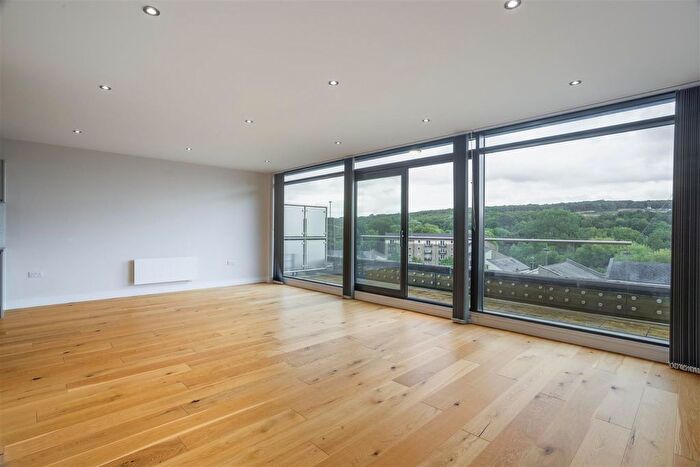 2 Bedroom Flat For Sale In Horsforth Mill, Horsforth, LS18