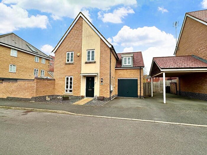 4 Bedroom Detached House For Sale In Canal Way, Pineham Lock, Northampton, NN4