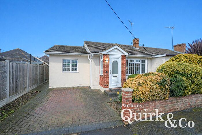2 Bedroom Semi Detached Bungalow For Sale In Vaulx Road, Canvey Island, SS8
