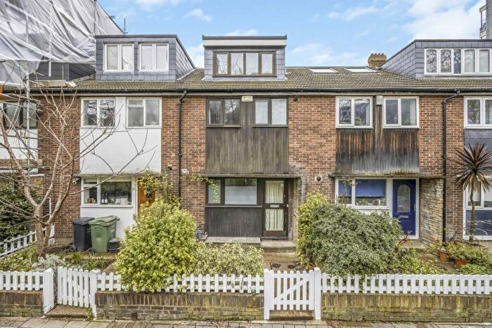 2 Bedroom Terraced House To Rent In Vauxhall Walk, Vauxhall, SE11