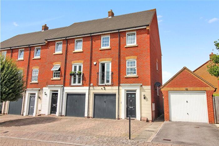 3 Bedroom End Of Terrace House For Sale In Kingdom Crescent, Redhouse, Swindon, Wiltshire, SN25