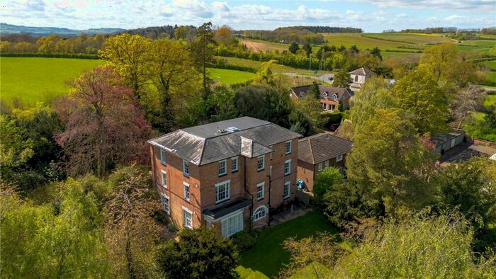 2 Bedroom Flat For Sale In Stratford Road, Stratford-Upon-Avon, Warwickshire, CV37