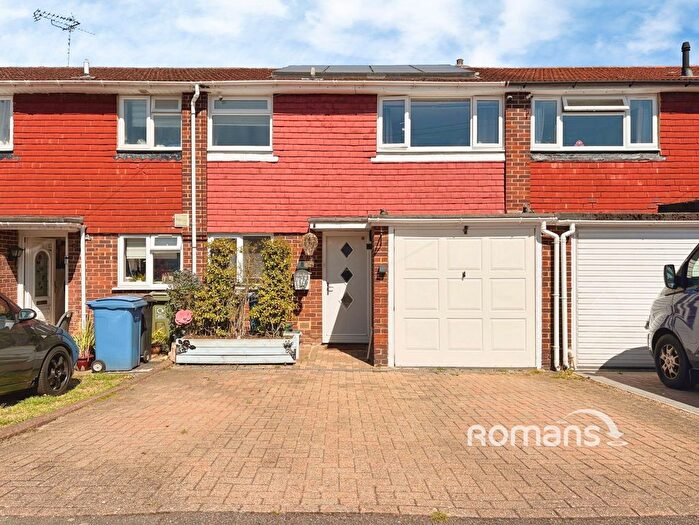 3 Bedroom Terraced House For Sale In Cedar Avenue, Blackwater, Camberley, GU17