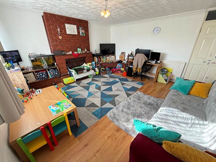 3 Bedroom Terraced House For Sale In Dolphin Drive, Houghton Regis, LU5
