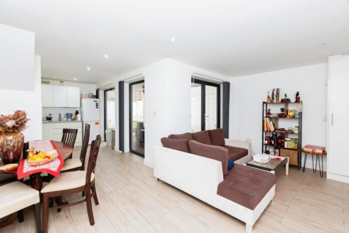 3 Bedroom Flat For Sale In Grange Road, London, E13