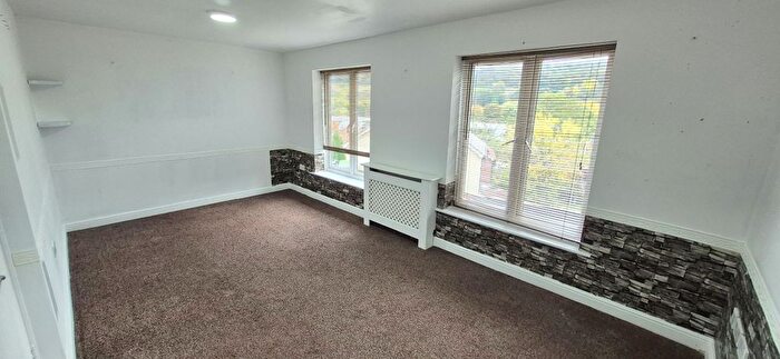 3 Bedroom Semi-detached House For Sale In Phoenix Drive, Scarborough, YO12