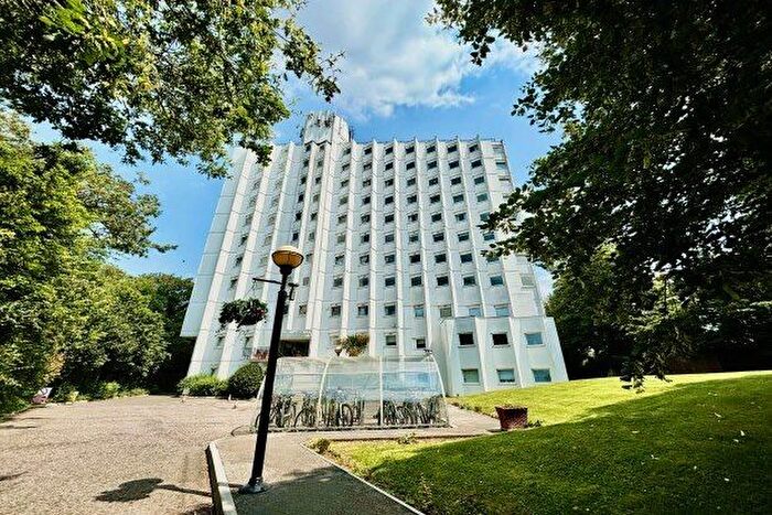 2 Bedroom Flat To Rent In Belgrave Heights, Wanstead, E11