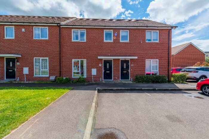 3 Bedroom Terraced House To Rent In Bowling Green Close, Bletchley, Milton Keynes, MK2