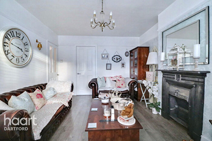 4 Bedroom Semi Detached House For Sale In Maiden Lane, Dartford, DA1