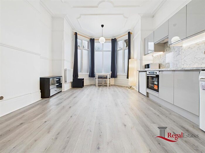 Studio To Rent In Heber Road, London, NW2