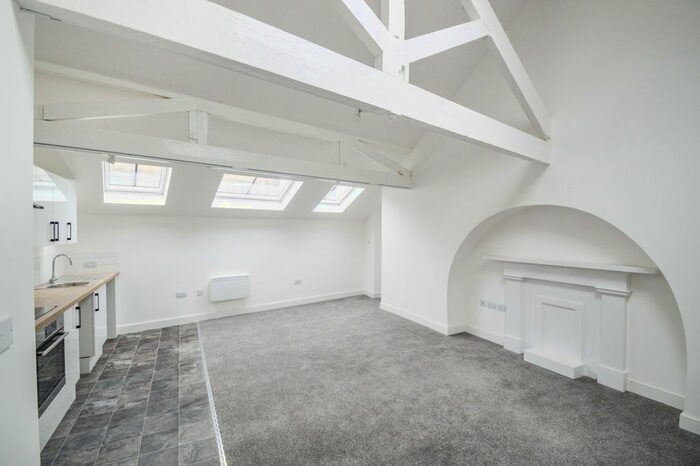 2 Bedroom Flat To Rent In Flat, Silver Street, Hull, HU1