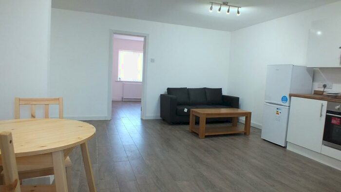 2 Bedroom Apartment To Rent In Flat, Otley Old Road, Leeds, West Yorkshire, LS16