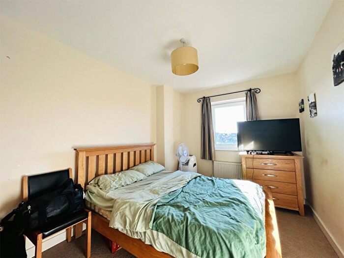 2 Bedroom Apartment For Sale In Whale Avenue, Reading, Berkshire, RG2