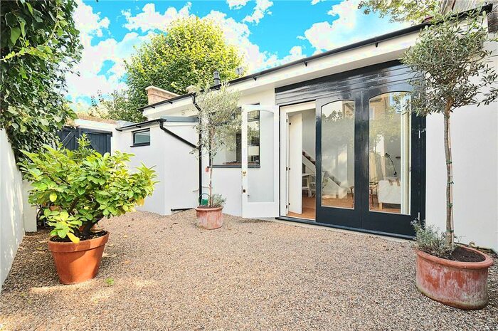 1 Bedroom Detached House To Rent In Nottingham Road, London, SW17