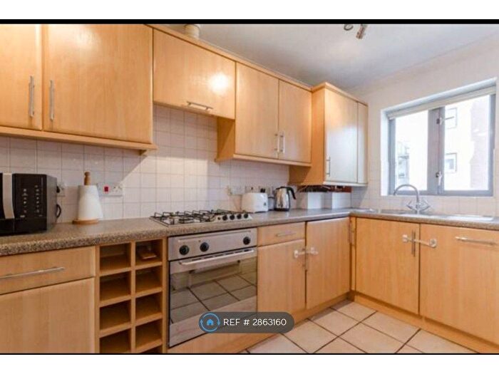 2 Bedroom Flat To Rent In Compass Point, London, E14