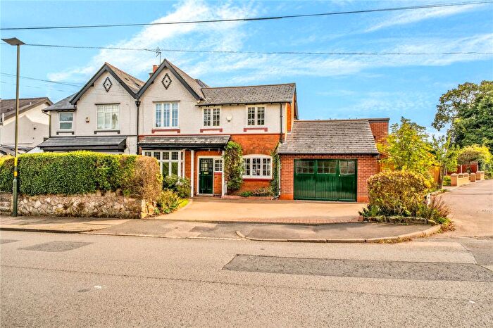 3 Bedroom Semi Detached House For Sale In Featherstone Road, Kings Heath, Birmingham, West Midlands, B14
