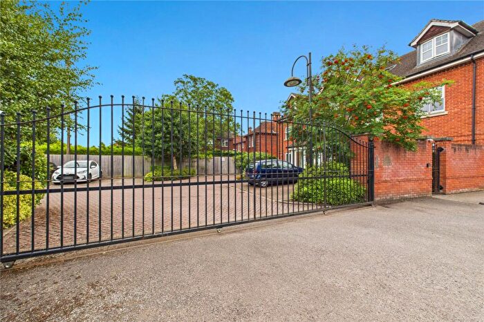1 Bedroom Apartment For Sale In Peel Court, Reading Road, Pangbourne, Reading, RG8