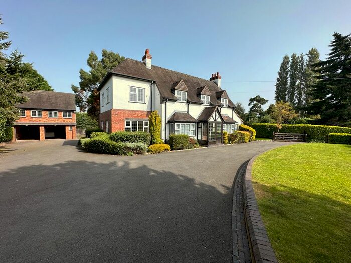 4 Bedroom Detached House To Rent In Watford Gap Road, Lichfield, Staffs, WS14
