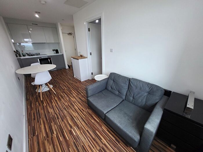 1 Bedroom Flat To Rent In West Point, Chester Road, Manchester. Qm, M16