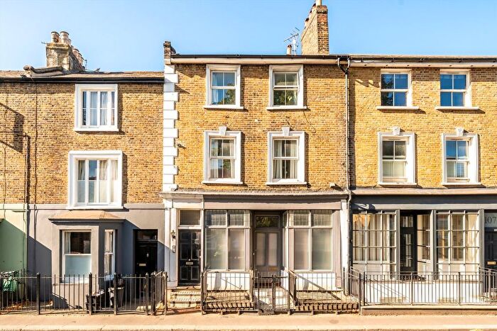 1 Bedroom Flat To Rent In Hampton Road, Hampton Hill, TW12