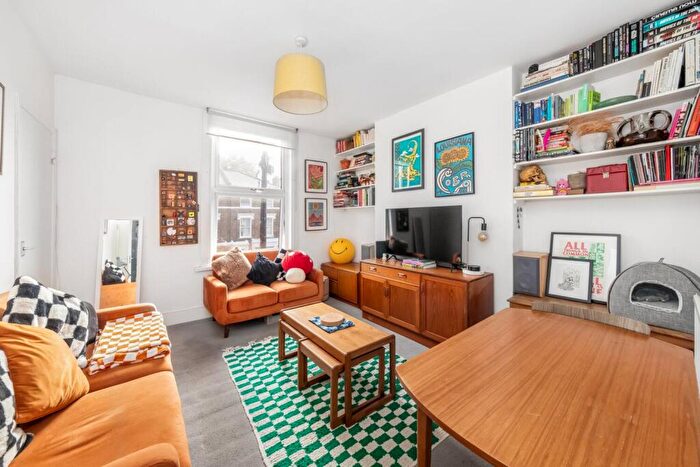 2 Bedroom Apartment For Sale In Endwell Road, Brockley, London, SE4