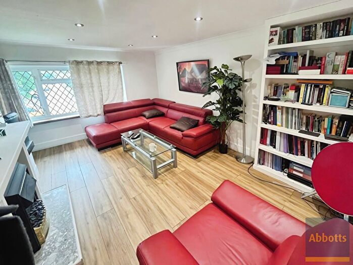 2 Bedroom Flat To Rent In Ingaway, Basildon, SS16