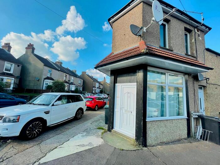 1 Bedroom Flat To Rent In Springhead Road, Northfleet, Gravesend, DA11