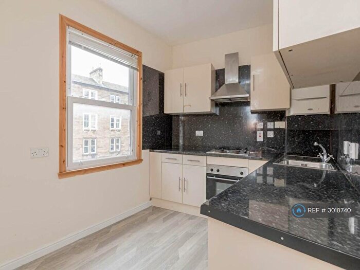 4 Bedroom Flat To Rent In Edinburgh, Edinburgh, EH8