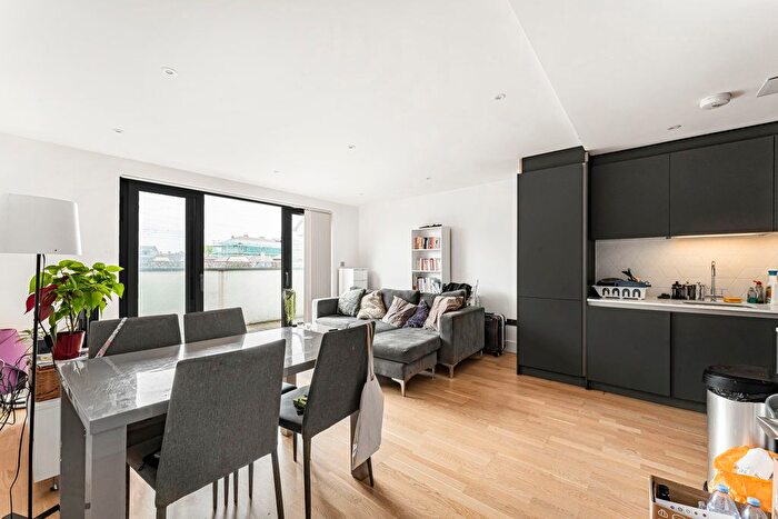 3 Bedroom Flat To Rent In Portman Place, London, E2