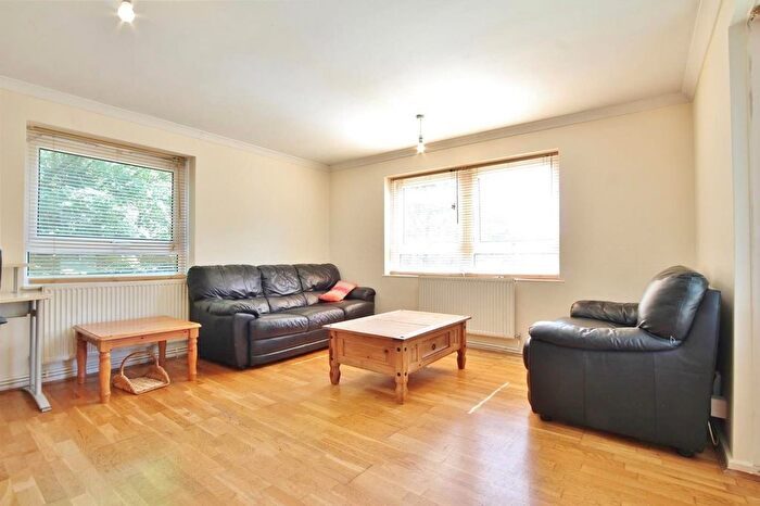 2 Bedroom Flat To Rent In Percy Gardens, Isleworth, TW7