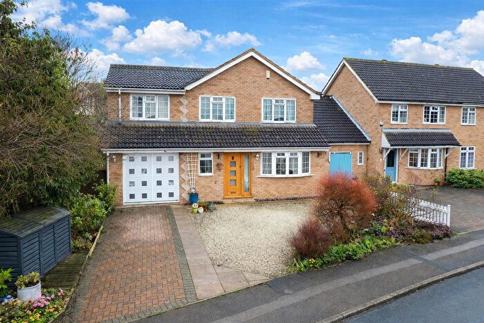 4 Bedroom Detached House For Sale In Yeats Close, Newport Pagnell, MK16