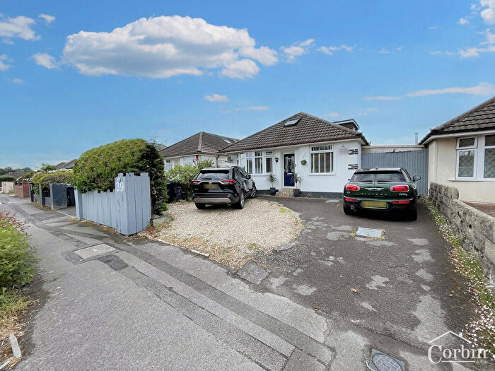 5 Bedroom Chalet For Sale In Daws Avenue, Bournemouth, BH11