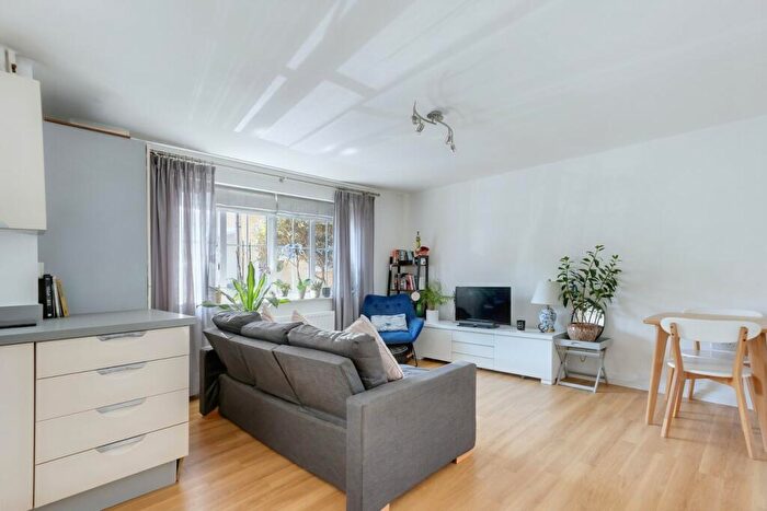 1 Bedroom Apartment For Sale In Lambourne Chase, Chelmsford, CM2