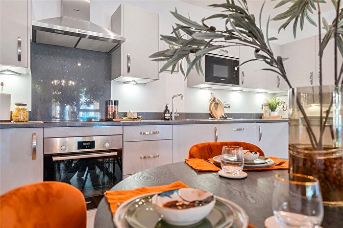 3 Bedroom Flat For Sale In Hadlow Road, Sidcup, DA14