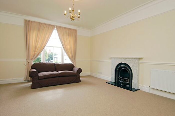 2 Bedroom Flat To Rent In Dealtry Road, West Putney, London, SW15