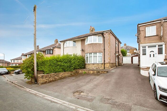 3 Bedroom Semi-Detached House For Sale In Golf Avenue, Halifax, West Yorkshire, HX2
