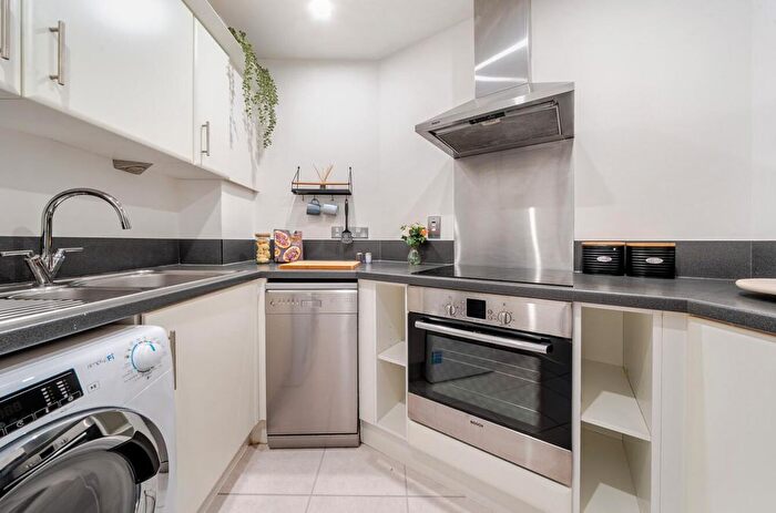 2 Bedroom Flat For Sale In Chapter Way, Colliers Wood, SW19