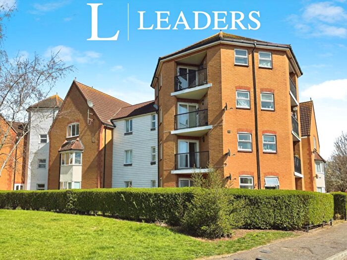 3 Bedroom Apartment To Rent In Chelsea Gardens, CM17