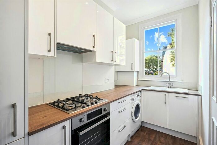 1 Bedroom Flat To Rent In Munster Road, London, SW6