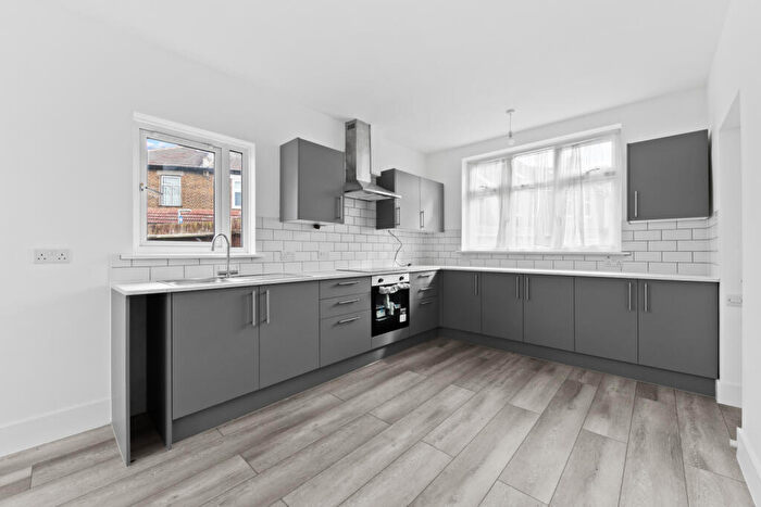 4 Bedroom End Of Terrace House To Rent In Spencer Road, Mitcham, Surrey, CR4