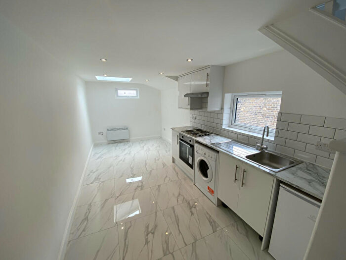 1 Bedroom Apartment To Rent In High Road Leyton, London, E10