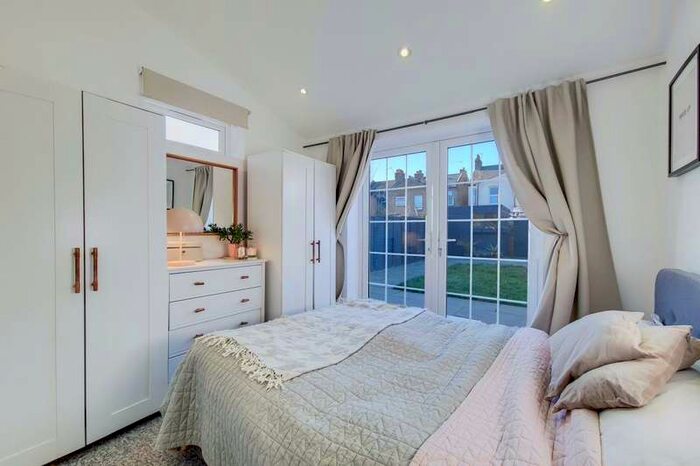 2 Bedroom Flat To Rent In Falmer Road Enfield, Enfield, EN1