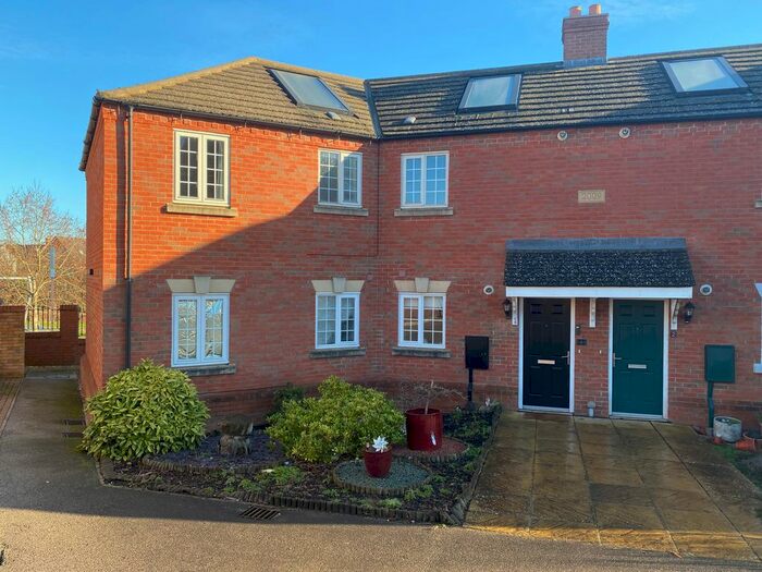 2 Bedroom Flat To Rent In Cropedy Walk, Daventry, Northants, 8Ba. NN11