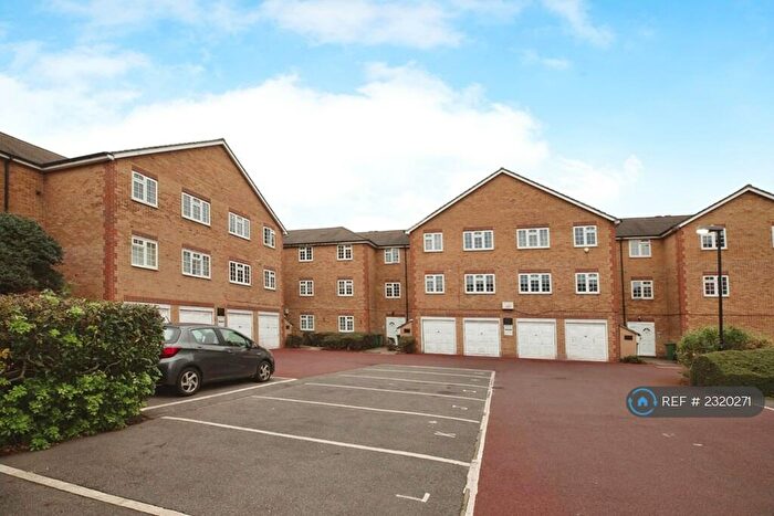 1 Bedroom Flat To Rent In Off Brunswick Villas, London, SE5