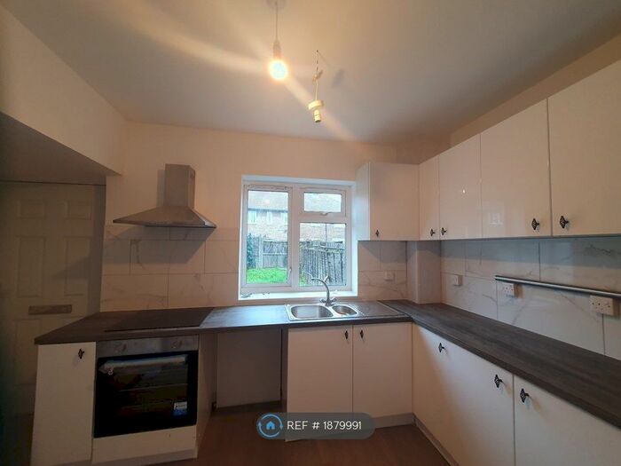 3 Bedroom Semi-Detached House To Rent In Gospatrick Road, London, N17